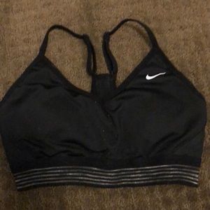 Black nike sports bra size Medium